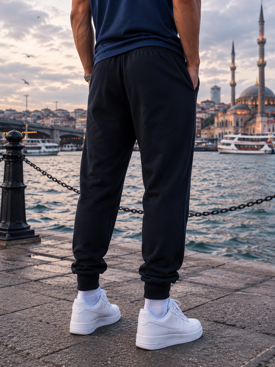ESSENTIAL DRAWSTRING JOGGED SWEATPANTS