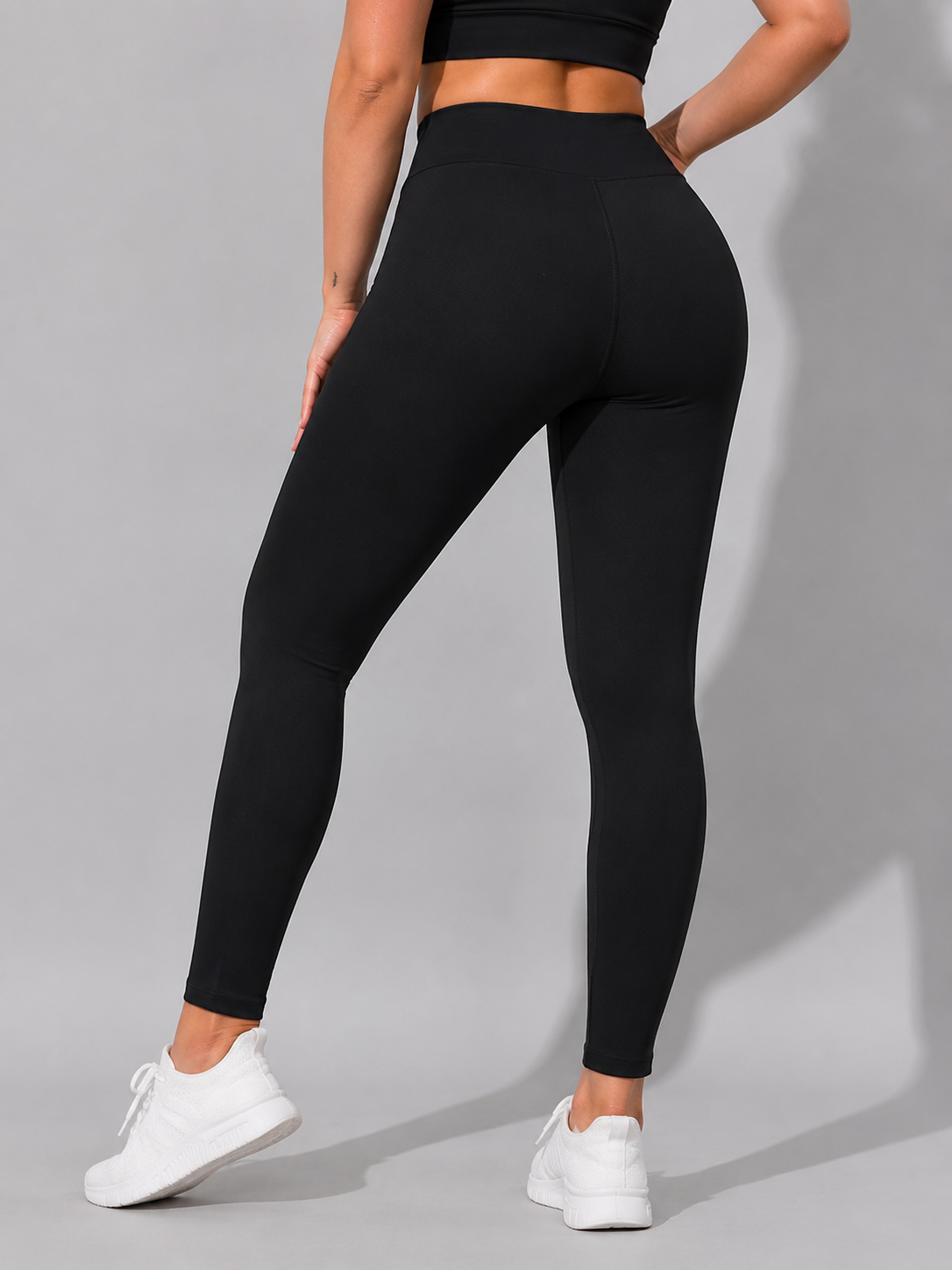 HIGH-WAISTED YOGA LEGGINGS