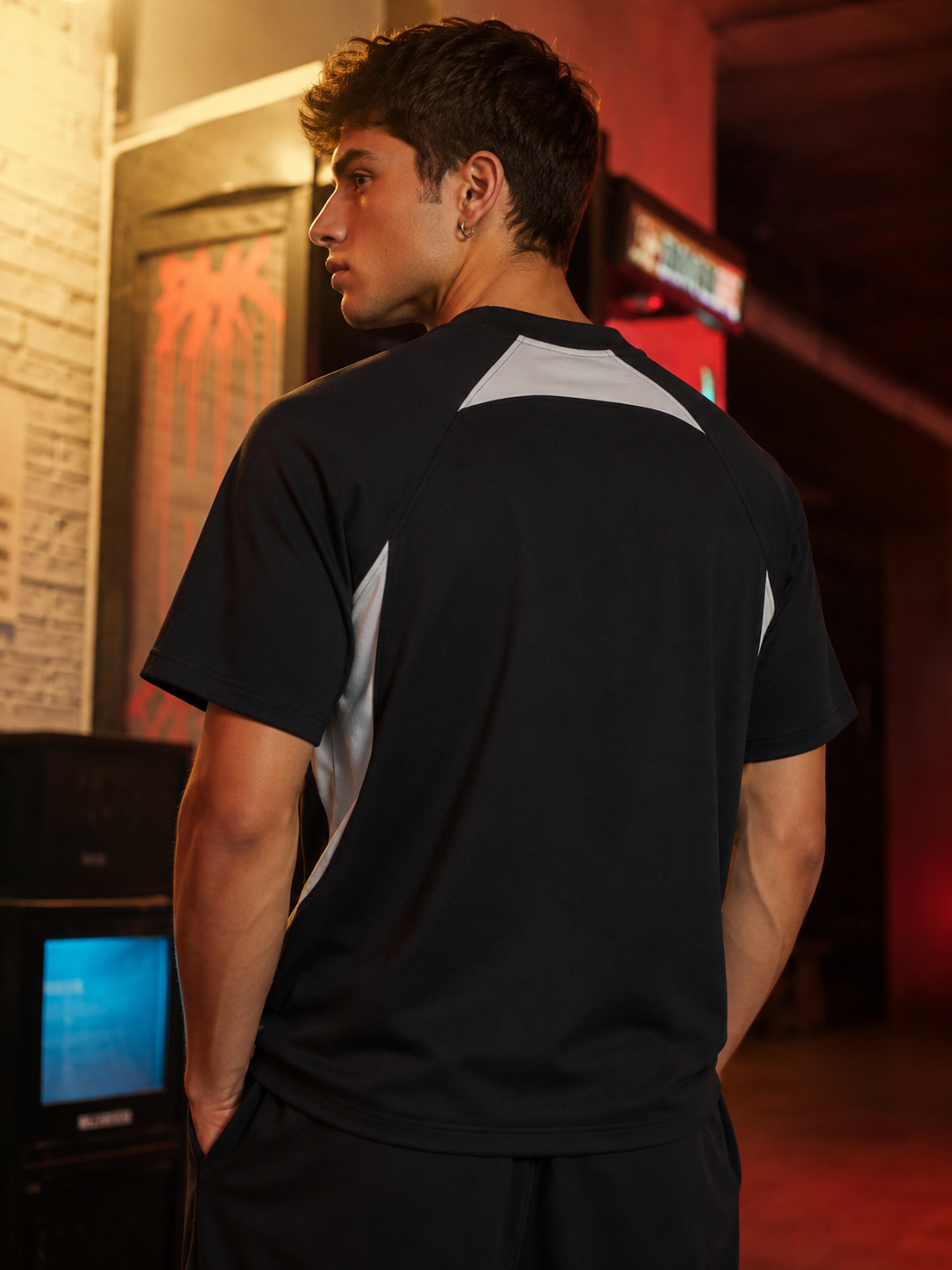 CONTRAST PANEL PERFORMANCE T-SHIRT