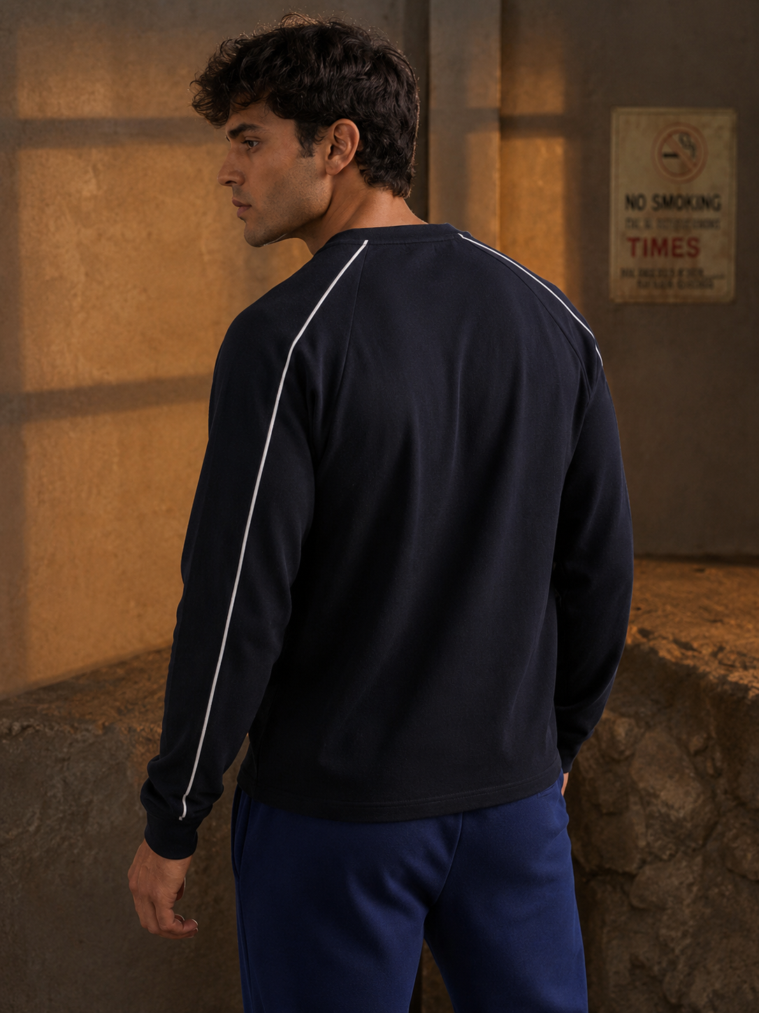 CONTRAST PANEL RAGLAN SWEATSHIRT