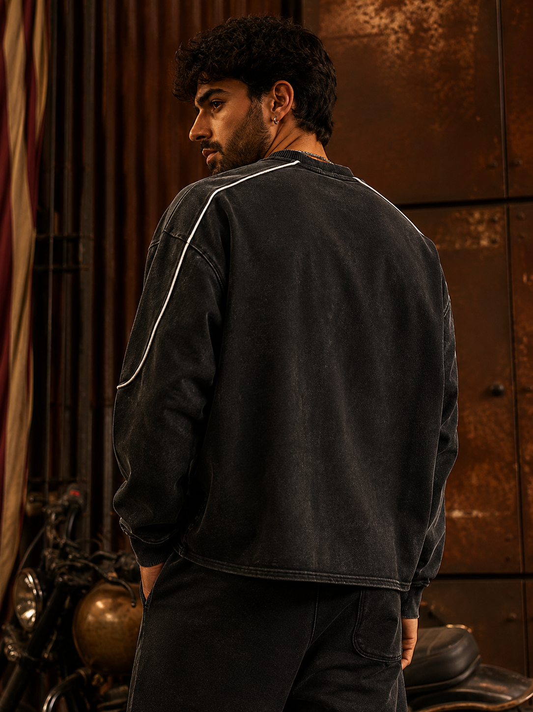 MINERAL WASH PIPING RAW HEM SWEATSHIRT