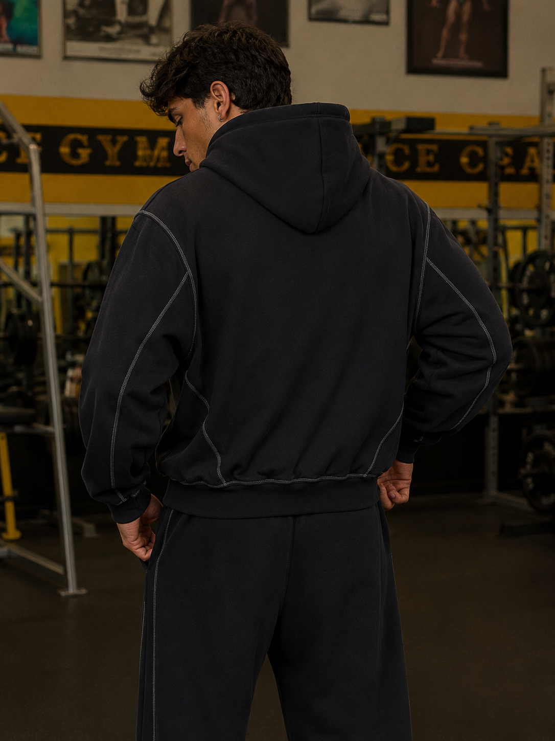 CONTRAST-STITCHED BOXY FLEECE ZIP HOODIE
