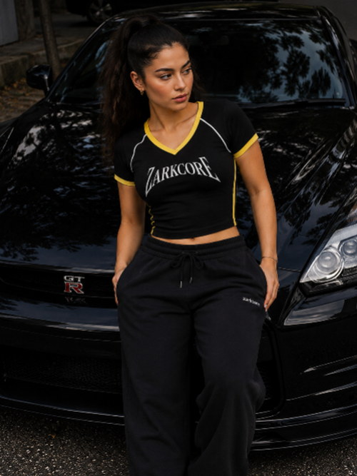 CONTRAST TRIM V-NECK CROP T-SHIRT