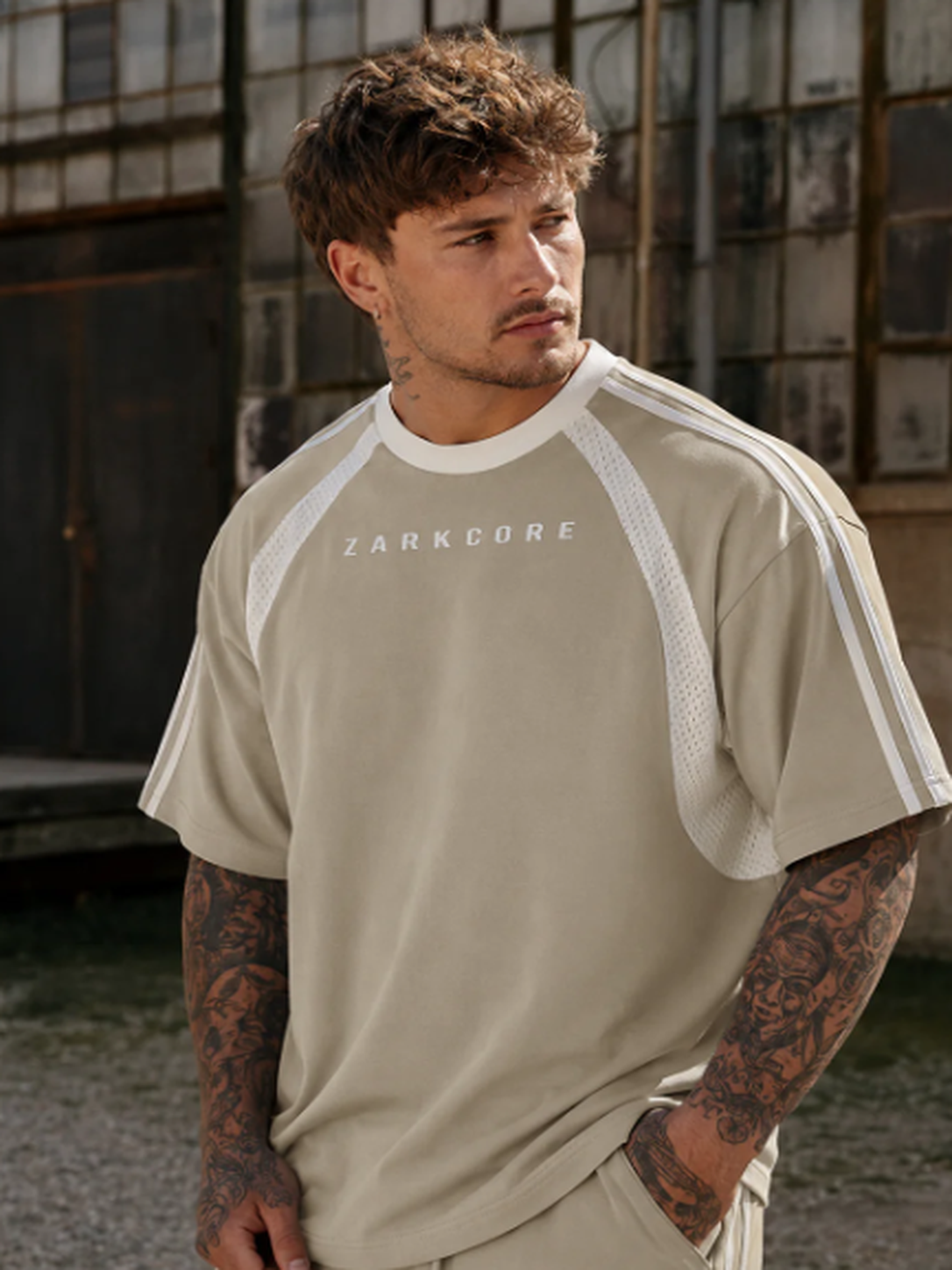 CONTRAST STRIPES PANEL MESH T-SHIRT